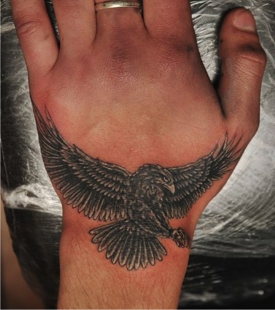 Tetovaža na zglobu za muškarce. Fotografije, skice, značenja tetovaža