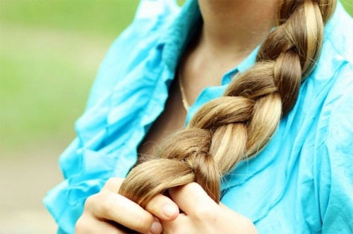 Peinados trenzados para cabello medio con flequillo, rizos, rizos, moño, cintas.