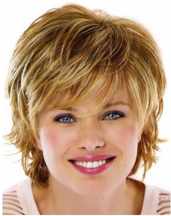 Coupes de cheveux pour femmes obèses au visage rond après 30, 40, 50, 60 ans, aux cheveux fins, bob, bob. Court, moyen, long, avec une frange