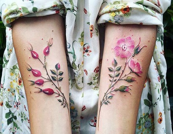 Luonnokset tyttöjen tatuoinnista. Pieni, geometrinen, kaunis. Susi, kettu, kukat, pöllöt, hieroglyfit