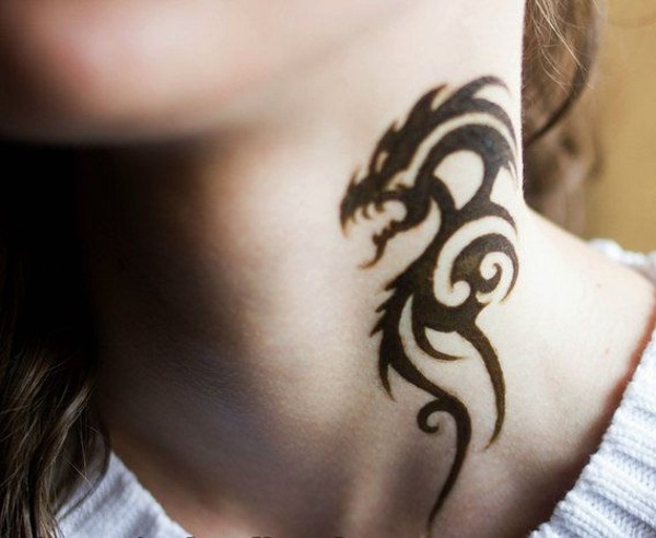 Szkice tatuaży dla dziewczynek. Mały, geometryczny, piękny. Wilk, lis, kwiaty, sowy, hieroglify