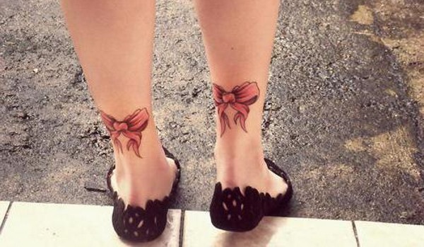 Szkice tatuaży dla dziewczynek. Mały, geometryczny, piękny. Wilk, lis, kwiaty, sowy, hieroglify
