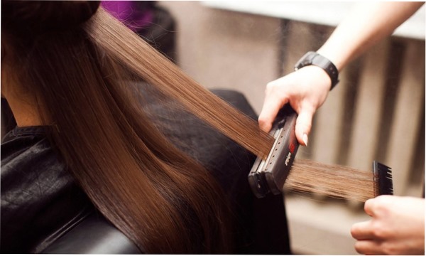 Keratino plaukų tiesinimas: privalumai ir trūkumai, pasekmės. Kaip ir kokiomis priemonėmis. Rezultatų nuotrauka