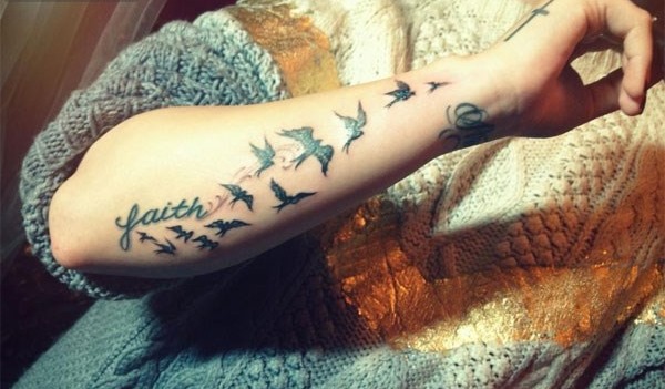 Tetovaže ruku za djevojčice. Skice, uzorci, natpisi s prijevodom, značenje. Značenje tetovaže