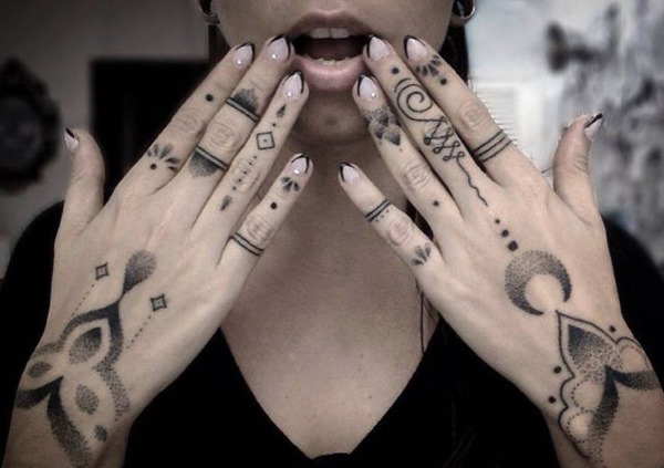 Hand Tattoos für Mädchen. Skizzen, Muster, Inschriften mit Übersetzung, Bedeutung. Tattoo Bedeutung