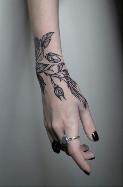 Tatuatges de mans per a noies. Esbossos, patrons, inscripcions amb traducció, significat. Significat del tatuatge