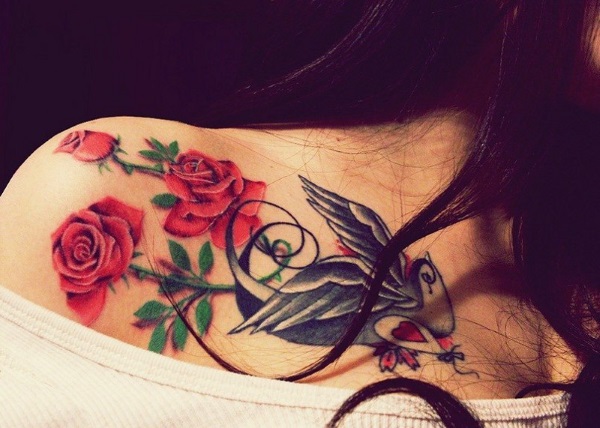 Tetovaža na ključnoj kosti za djevojčice.Skice, ženski natpisi, uzorci, ptice, cvijeće, zvijezde