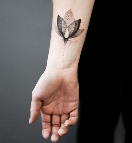 Schițe de tatuaje mici pentru fete pe încheietura mâinii, brațului, piciorului cu semnificație, semnificația desenelor