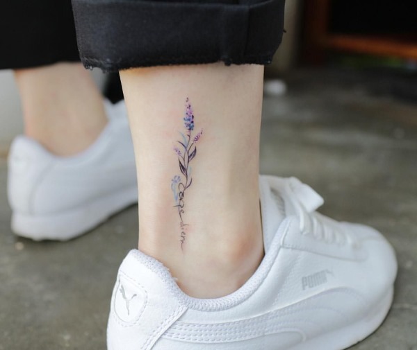 Náčrtky malých tetování pro dívky na zápěstí, paži, noze s významem, významem kreseb