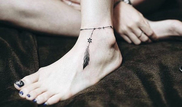 Náčrtky malých tetování pro dívky na zápěstí, paži, noze s významem, významem kreseb