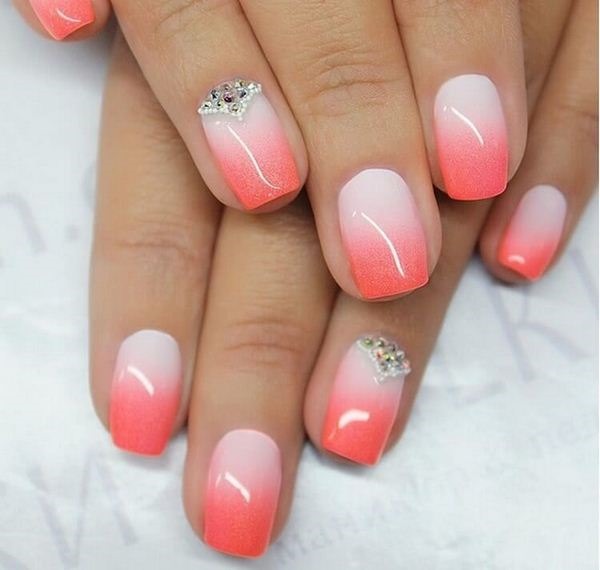 Ideas de manicura rosa para uñas cortas. Foto, diseño con pedrería, patrón, frotamiento, esmalte de gel