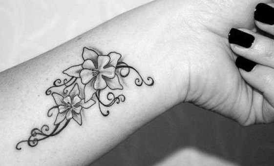 Tetování pro dívky na zápěstí. Malé, krásné vzory. Náčrtky. Fotografie a hodnota