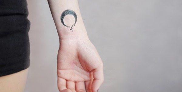 Tattoos für Mädchen am Handgelenk. Kleine, schöne Muster. Skizzen. Foto und Wert