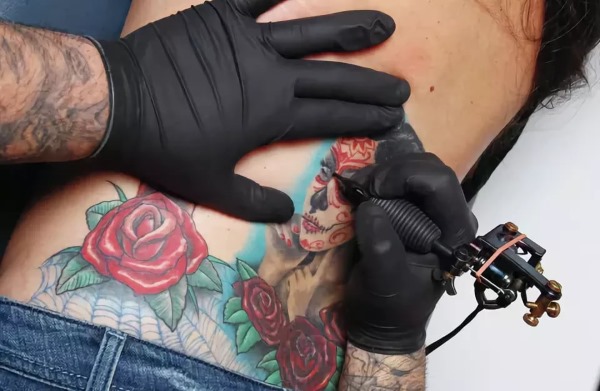 Tetování pro dívky na zápěstí. Malé, krásné vzory. Náčrtky. Fotografie a hodnota