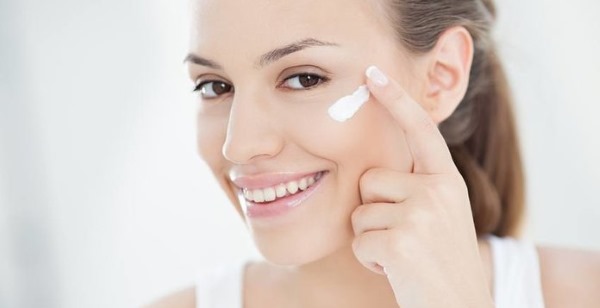 Hyaluronate de sodium dans les cosmétiques pour le visage. Qu'est-ce que le hyaluronate de sodium, propriétés, action, nocivité