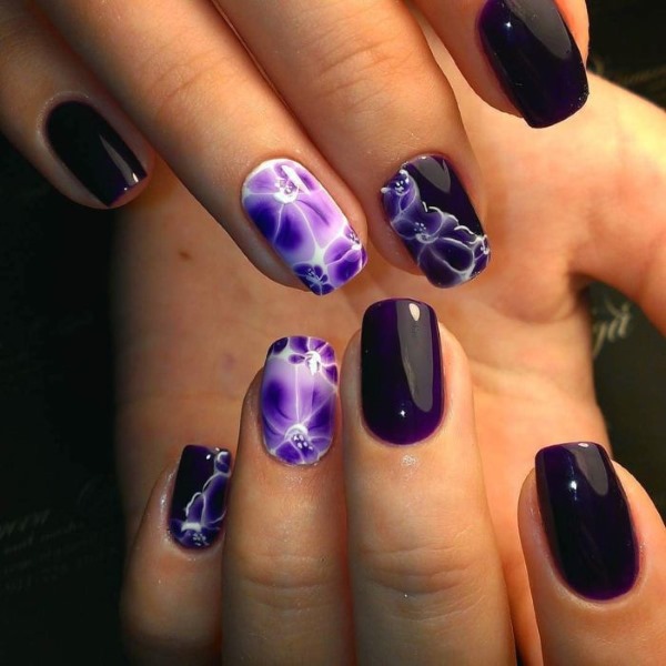 Violets nagu dizains. Foto ar attēlu, rhinestones, sparkles, berzes
