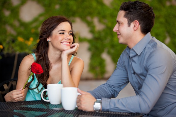 Wie man einem Mann beim ersten Date, beim ersten Treffen, gefällt. Videos, Tipps