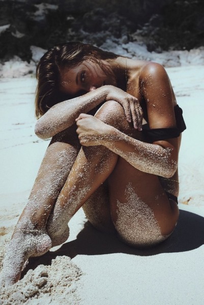 Cara mengambil gambar cantik seorang gadis di pantai di Instagram, Vkontakte, Facebook. Foto, idea untuk pemotretan
