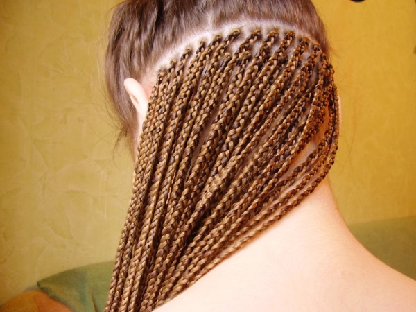 ضفائر زيزي. صور قبل وبعد. كيفية نسج قصات الشعر الأفريقية المستقيمة والقصيرة. حيث لشراء المواد والسعر