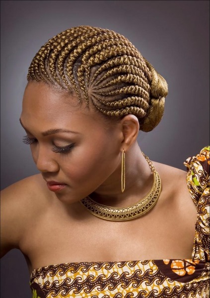 Tresses Zizi. Photos avant et après. Comment tisser des coiffures courtes et droites africaines. Où acheter le matériel, prix