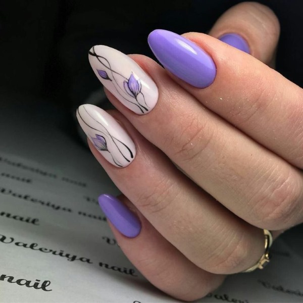 Violetti manikyyri lyhyille kynsille. Värien, valokuvien, uusien tuotteiden yhdistelmä 2020 -geelilakka