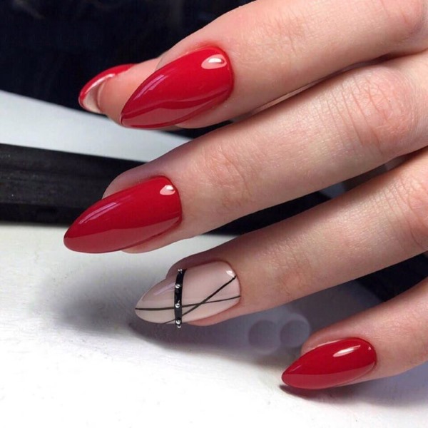 Crvena manikura za duge nokte. Fotografija 2020 s rhinestones, prugama, ukrasom, francuski