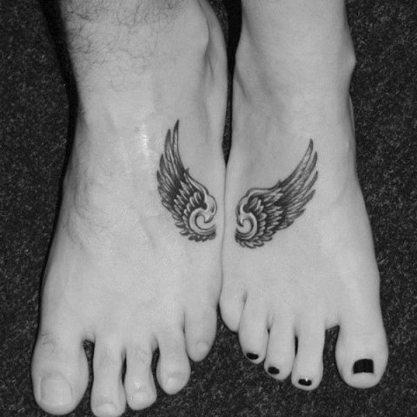 Pāris tetovējumi diviem mīļotājiem, draugiem, māsām.Mazas skices, burtu idejas