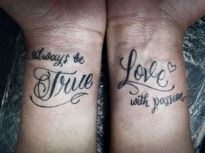 Uparene tetovaže za dvoje ljubavnika, za prijatelje, sestre. Male skice, ideje za slova