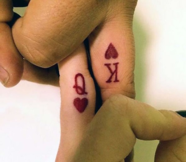 Yhdistetyt tatuoinnit kahdelle ystävälle, ystäville, sisarille. Pienet luonnokset, kirjoitusideoita