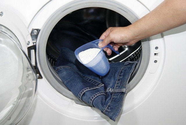 Cara mencuci seluar jeans untuk mengecilkan saiz 2 atau meregangkan