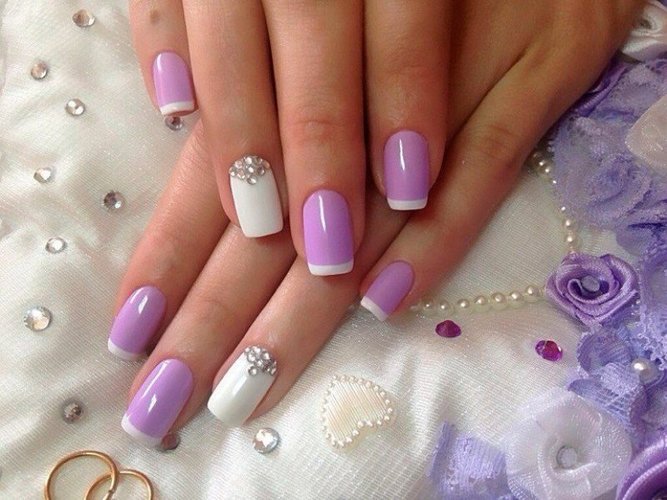 Manicure ungu dengan warna putih. Foto dengan gambar, dengan rhinestones, reka bentuk untuk kuku pendek dan panjang