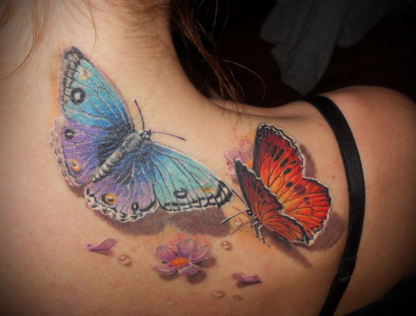 Leptir tetovaža. Značenje za djevojčice, fotografije, skice na donjem dijelu leđa, ruci, svećeniku, vratu, nozi, ramenu