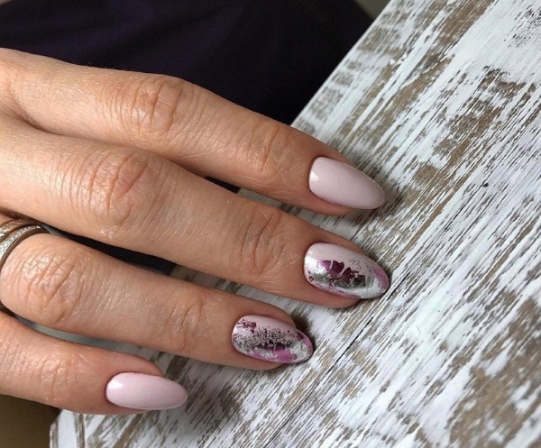 Manucure avec lettrage sur les ongles. Photos en russe, anglais, idées de mode