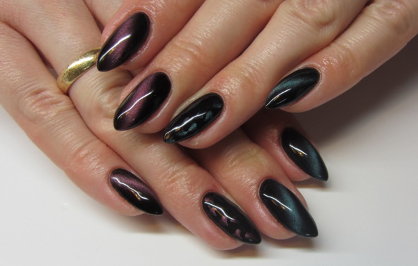 Manicura con esmalte en gel de color oscuro para uñas cortas. Fotos, diseños, noticias