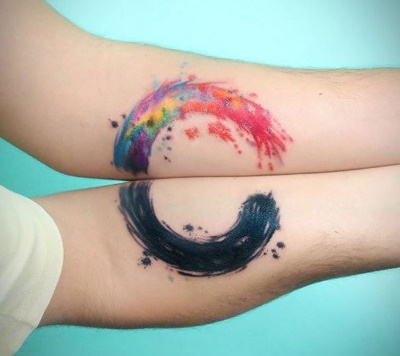 Pāris tetovējumi diviem mīļotājiem. Skices, foto uzraksti ar tulkojumu vīram un sievai, draugam un draudzenei