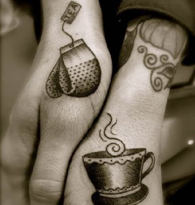 Suporuotos tatuiruotės dviem įsimylėjėliams. Eskizai, nuotraukų užrašai su vertimu vyrui ir žmonai, vaikinui ir merginai