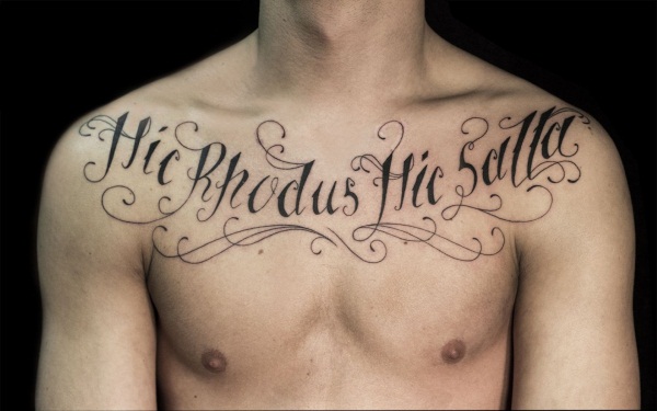 Tetovaža na prsnoj kosti kod muškaraca. Skice, fotografije, lijepe velike i male