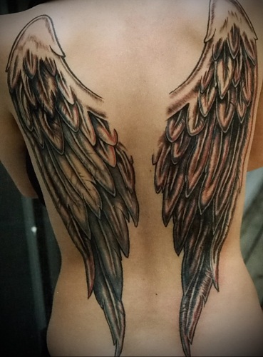 Tetovaže na leđima za djevojčice. Fotografije, skice, natpisi s prijevodom, krila