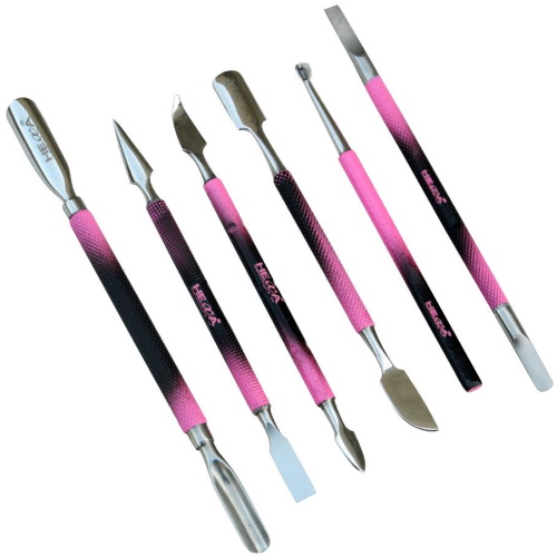 Werkzeuge und Geräte für die professionelle Maniküre und Pediküre: Haarschneidemaschinen, Messer, Pinzetten, Feilen