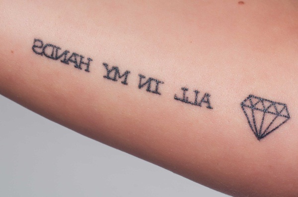 Tatuatges de braç petit per a noies. Fotos, esbossos, inscripcions