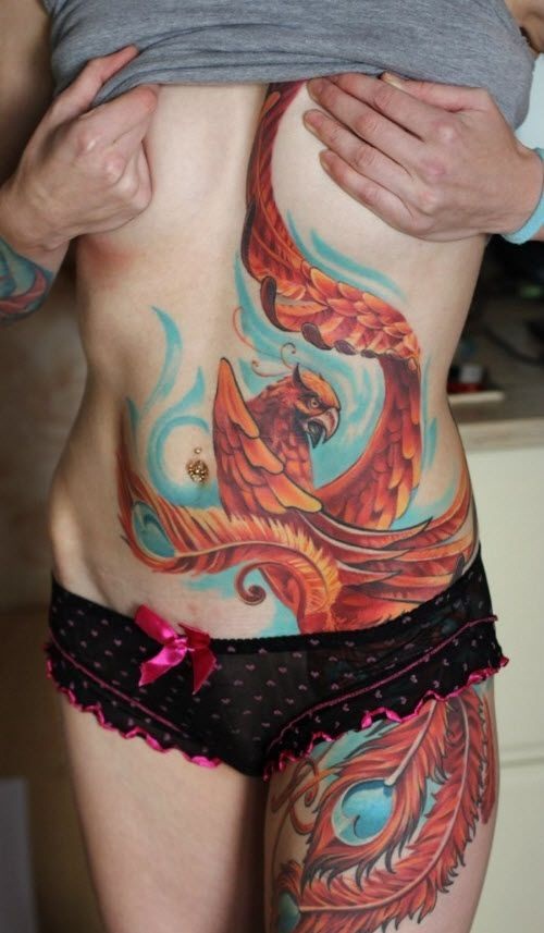 Tatuatge del ventre per a noies. Fotos, esbossos de flors, inscripcions, animals, patrons