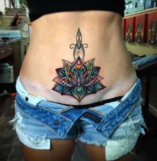 Tetovaža trbuha za djevojčice. Fotografije, skice cvijeća, natpisi, životinje, uzorci