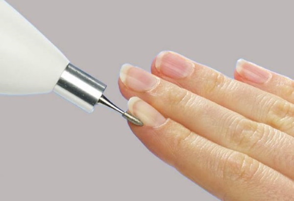 Manicure w odcieniach zieleni. Fotograficzny lakier hybrydowy do długich, krótkich paznokci. Nowe przedmioty