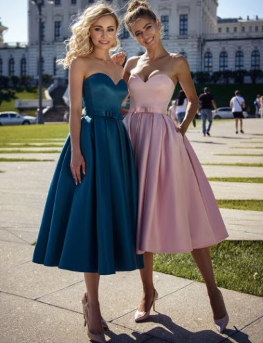 Trumpos išleistuvių suknelės 2020 m. Nuotrauka su pūkuotu sijonu, traukiniu