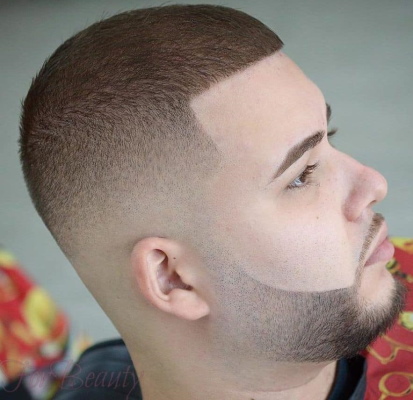 Legjobb férfi frizura 2020 göndör hajra, kopaszra, rövidre, szakállas férfiakra. Fénykép