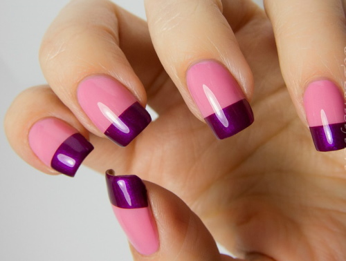 Manicure ungu dengan warna merah jambu, perak, dengan rhinestones, kaca pecah, kecerunan