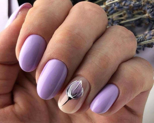 Reka bentuk kuku ungu. Foto dengan rhinestones, ungu dengan bunga, corak