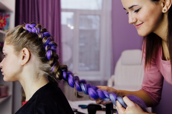 Làm thế nào để dệt kanekalon vào tóc của bạn. Hình ảnh, video hướng dẫn từng bước
