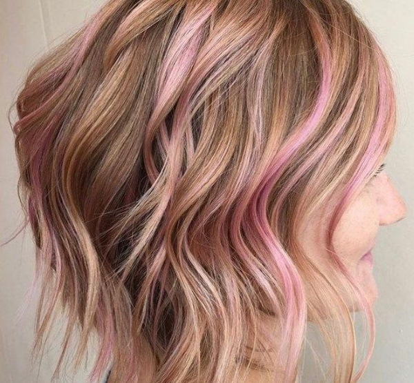 Světle růžová barva vlasů. Fotografie na koncích, světle hnědé, tmavé, blond vlasy, barva, kdo se hodí