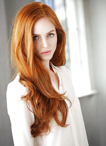 Svijetlocrvena boja kose. Fotografija sa i bez isticanja, boje, nijanse